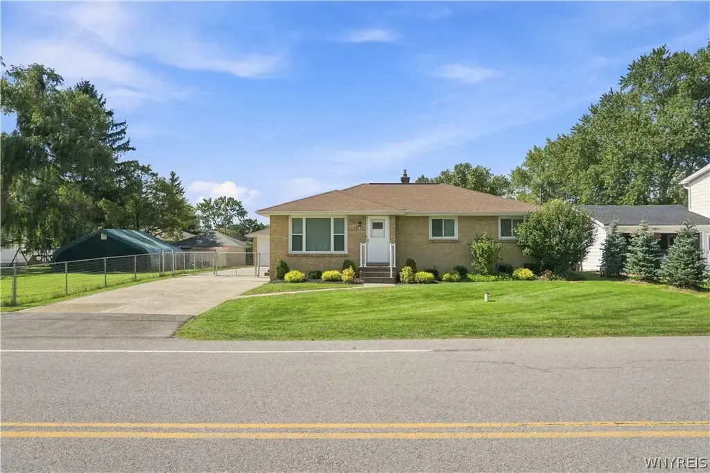 282 Iroquois Avenue, Lancaster