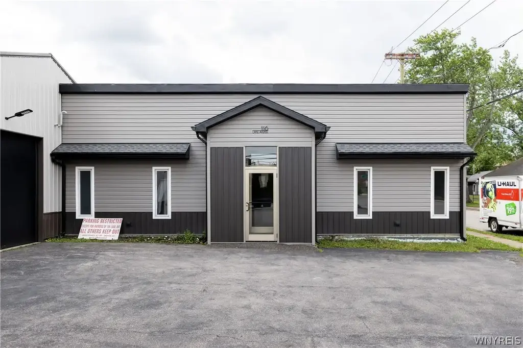 116 Lake Avenue, Hamburg