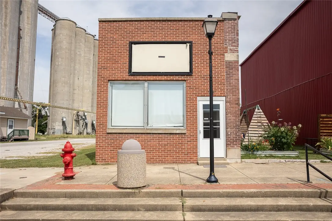128 Main Street, Moweaqua