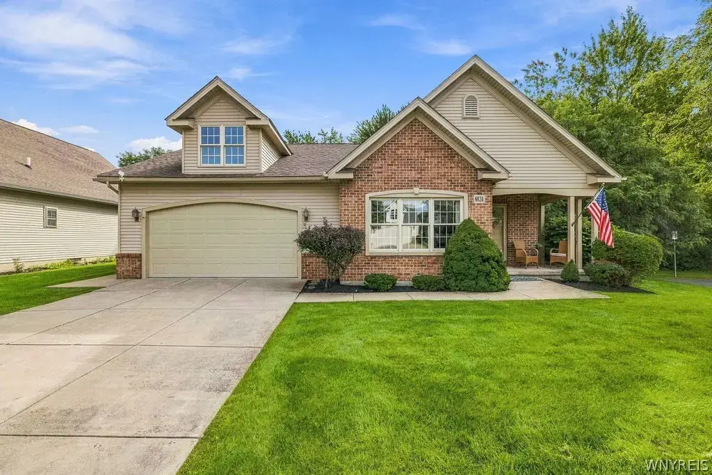6834 Lock Haven Drive, Lockport Town