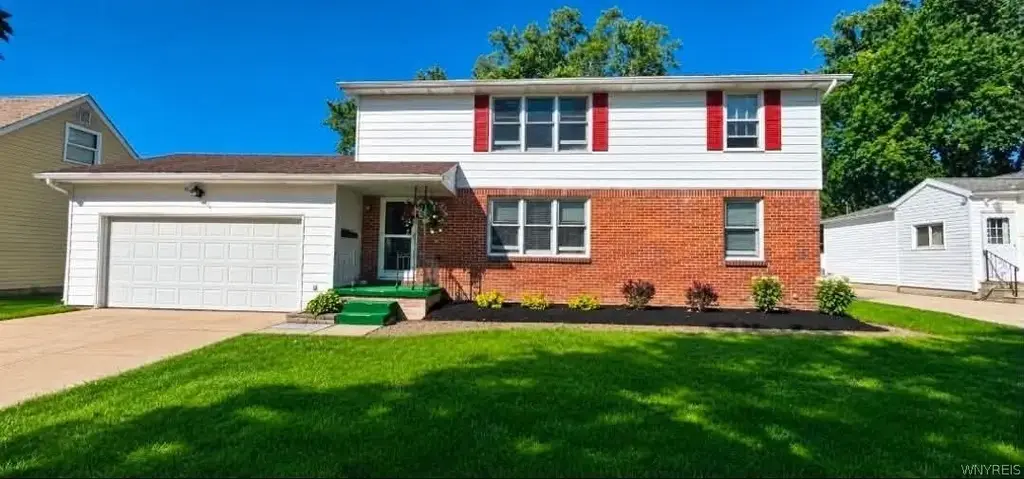 82 Dartwood- Upper Unit Drive, Cheektowaga