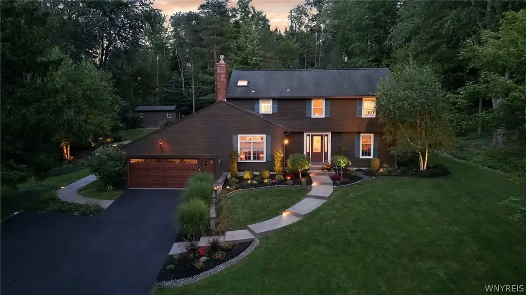 18 Briar Hill Road, Orchard Park