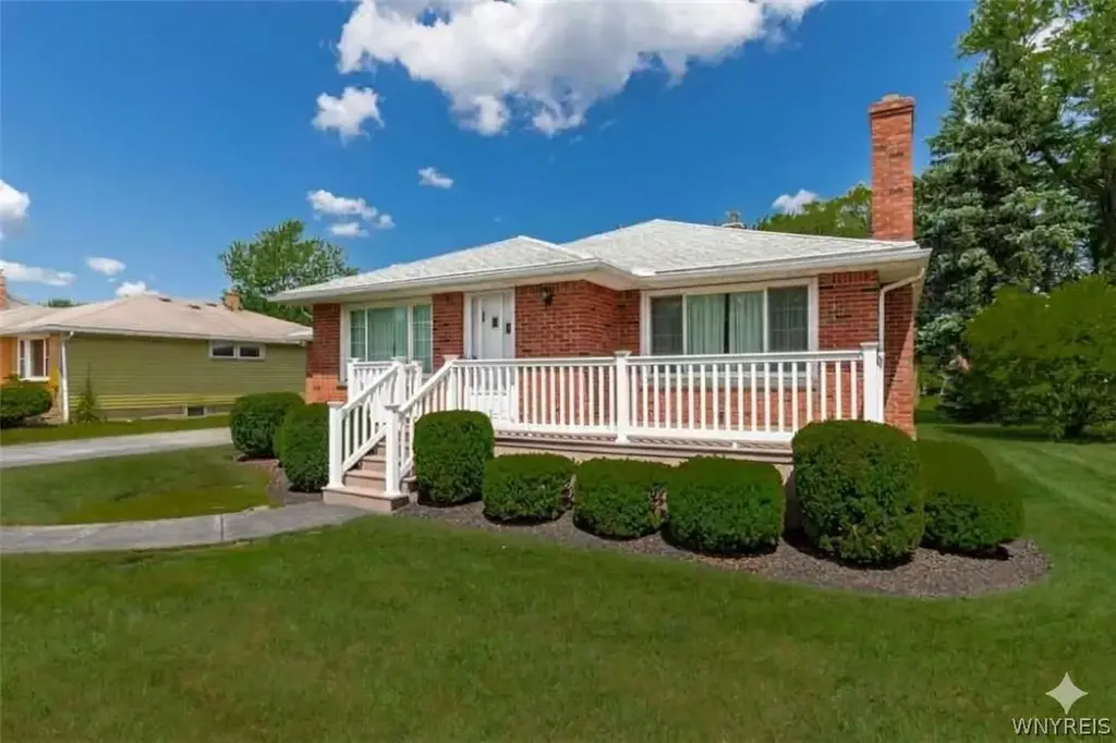 1144 Maple Road, Amherst