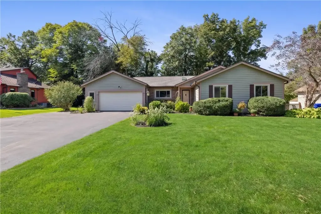 35 Woodmill Drive, Greece