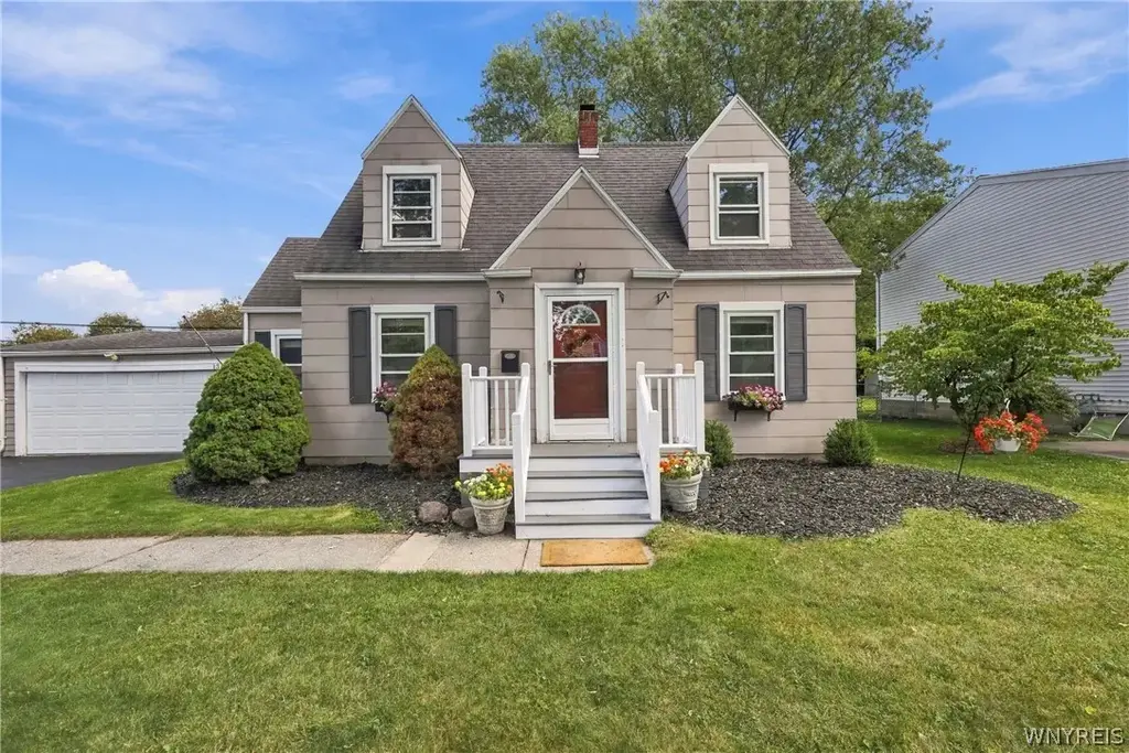 134 Harding Road, Amherst