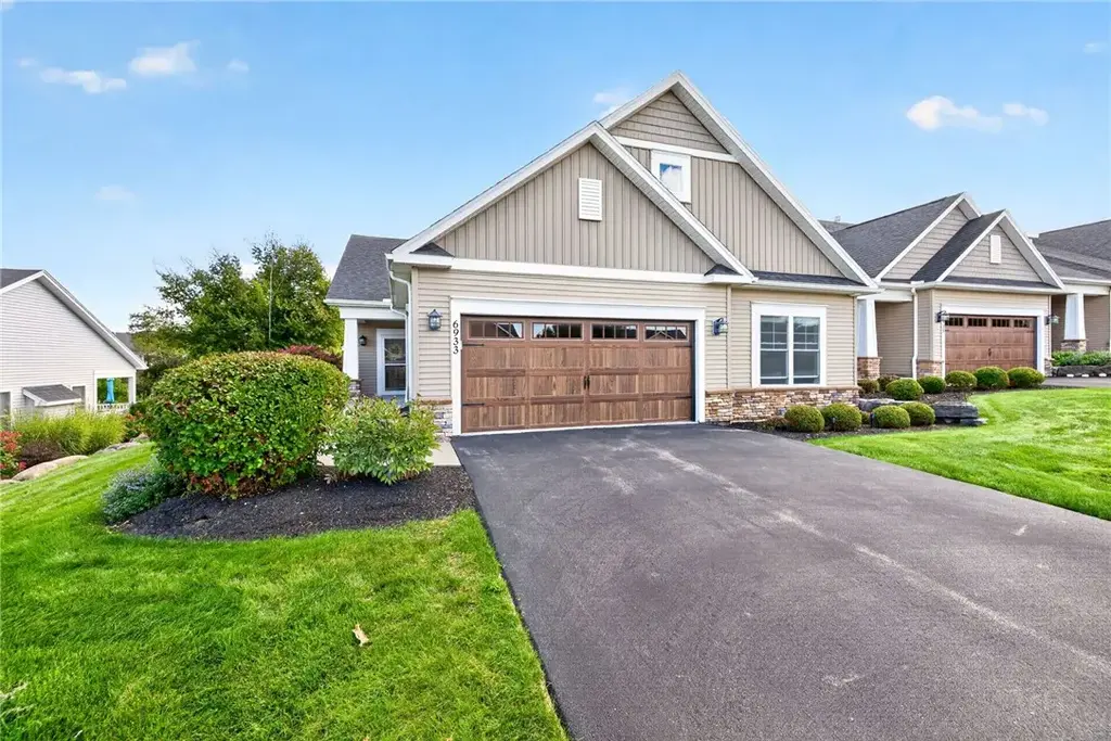 6933 Silverton Glenn, Victor