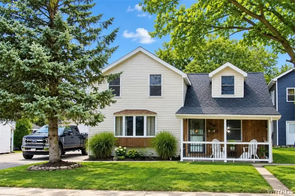 214 East Avenue, Newstead