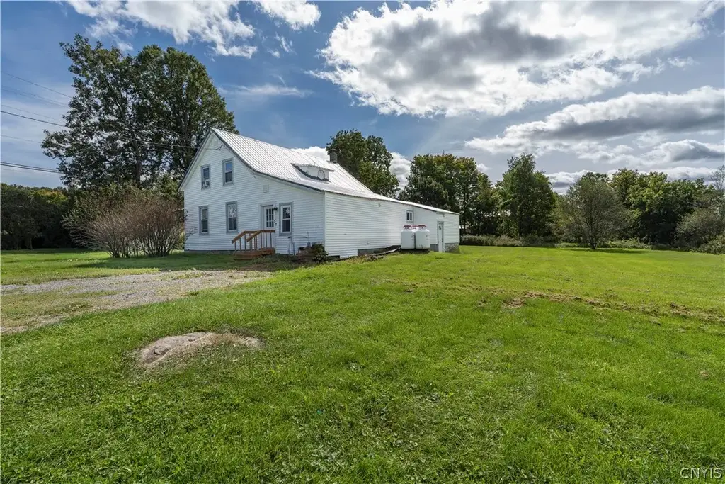 29951 Nys Route 37, Le Ray
