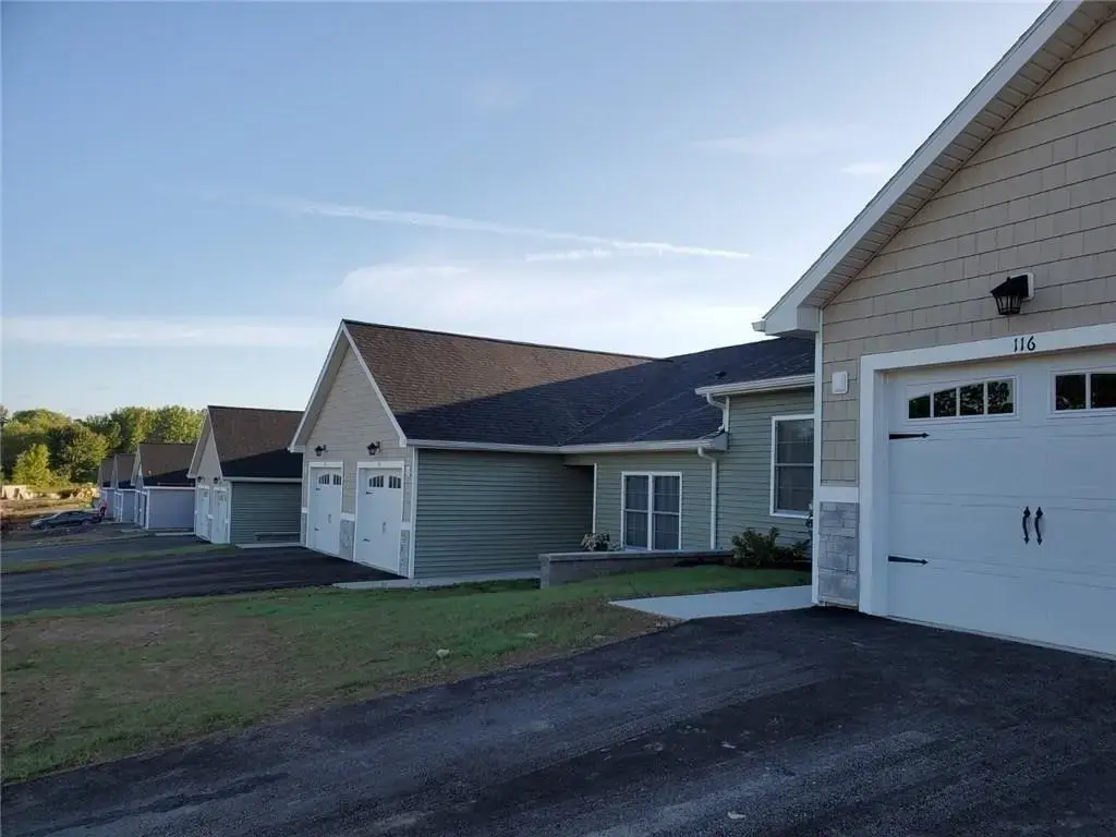 170 Heartwood Ln, East Bloomfield