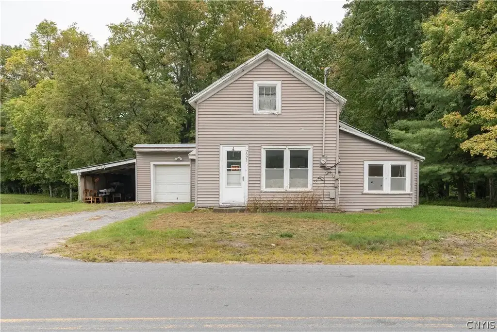 7573 Lyons Dale Road, Lyonsdale