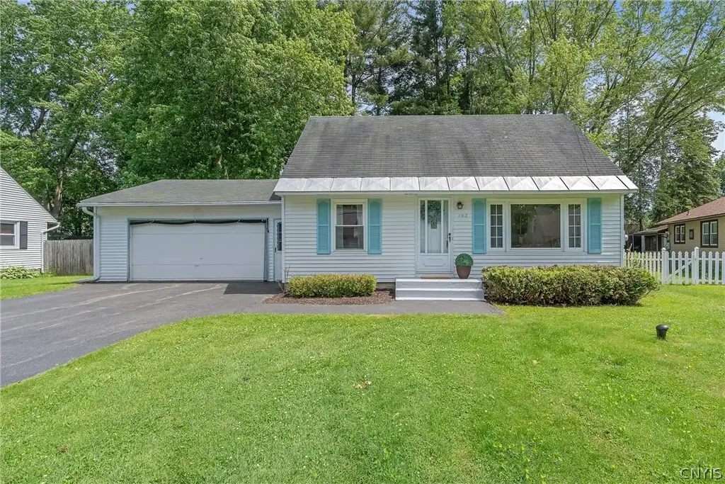 102 Juanita Drive, Salina