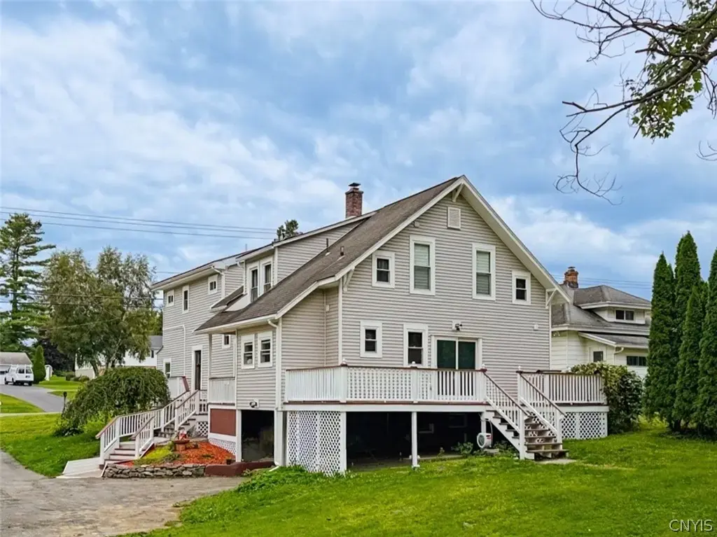 9112 River Road, Marcy