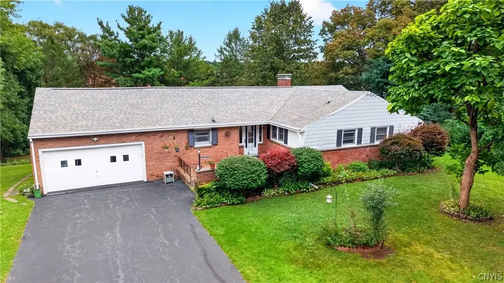 108 Fayette Circle, Manlius