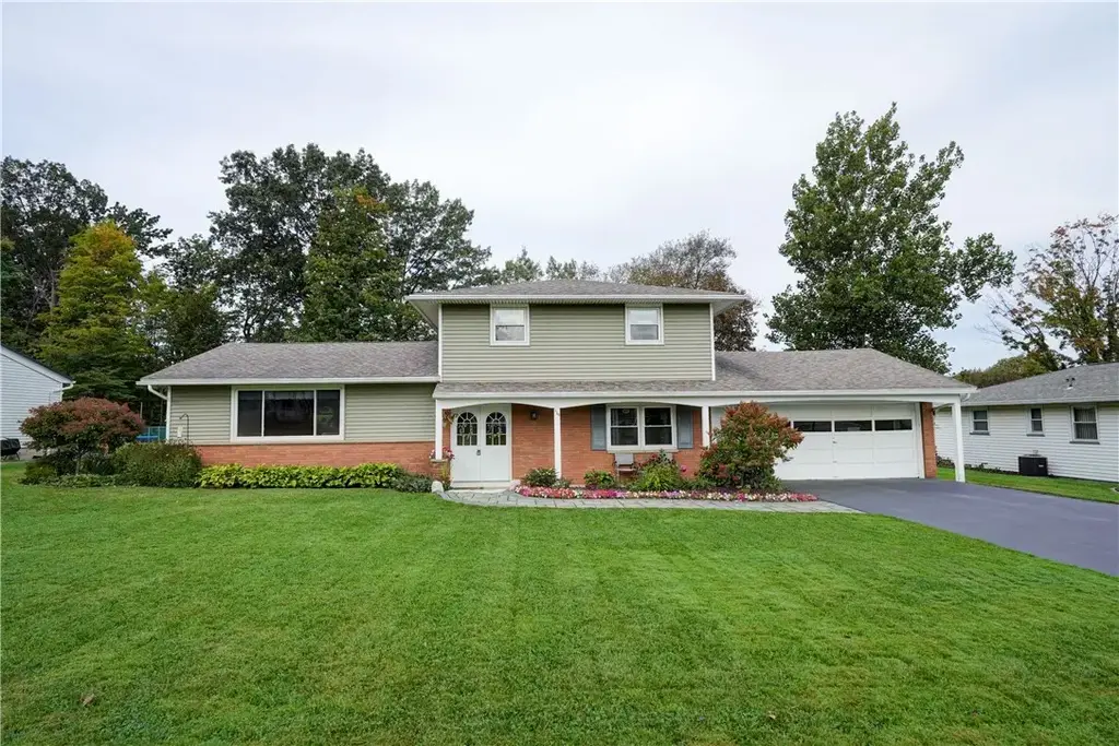 528 Bridgewood Drive, Greece