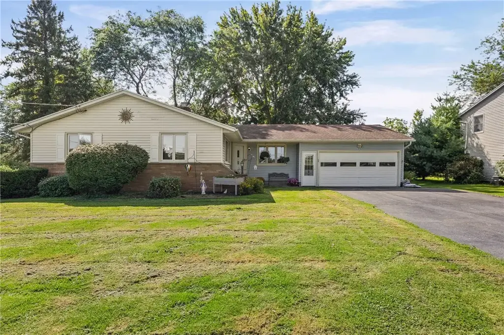 475 Burritt Road, Parma