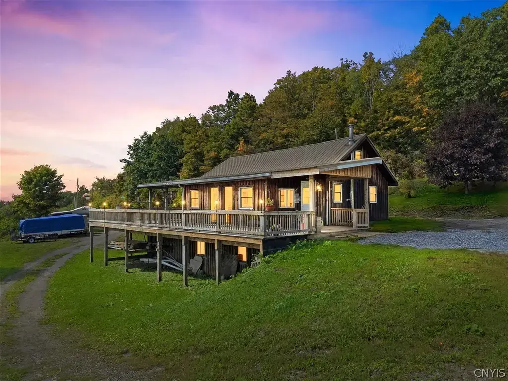 3010 Kelly Rd, Brookfield