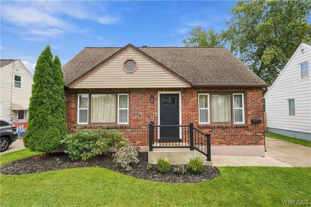 69 Layton Avenue, Amherst