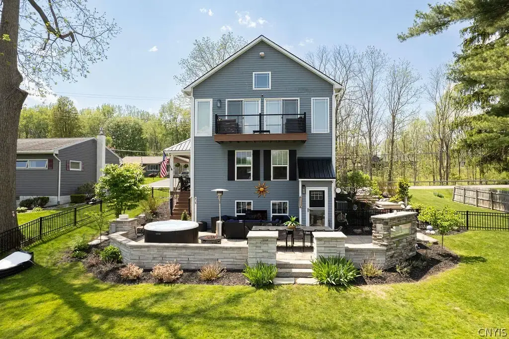 8798 River Road, Lysander