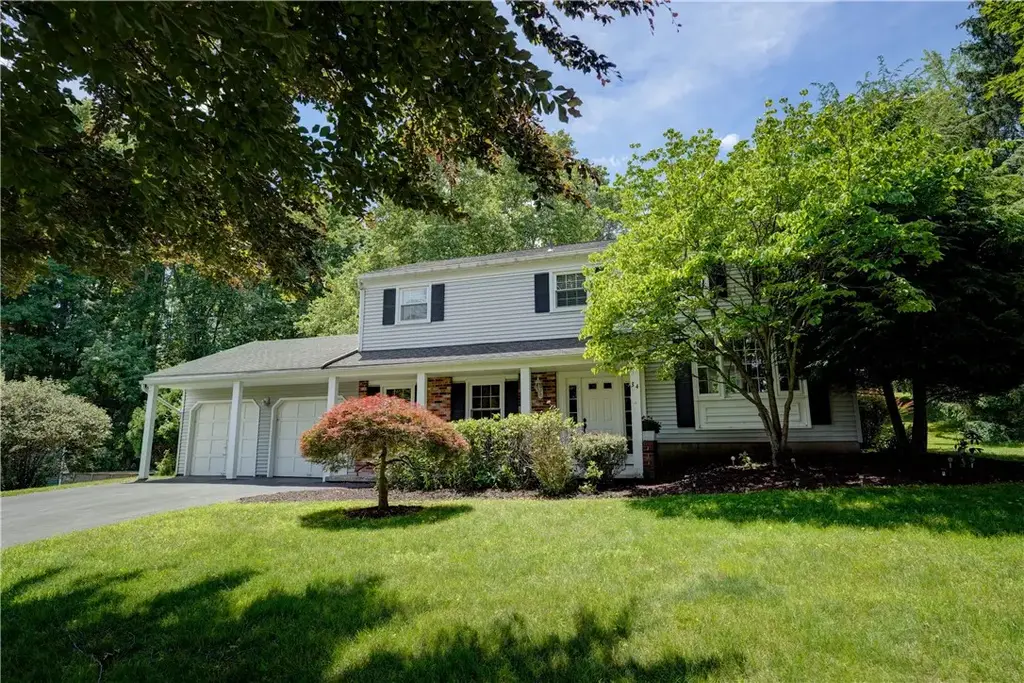 34 Sturbridge Lane, Pittsford