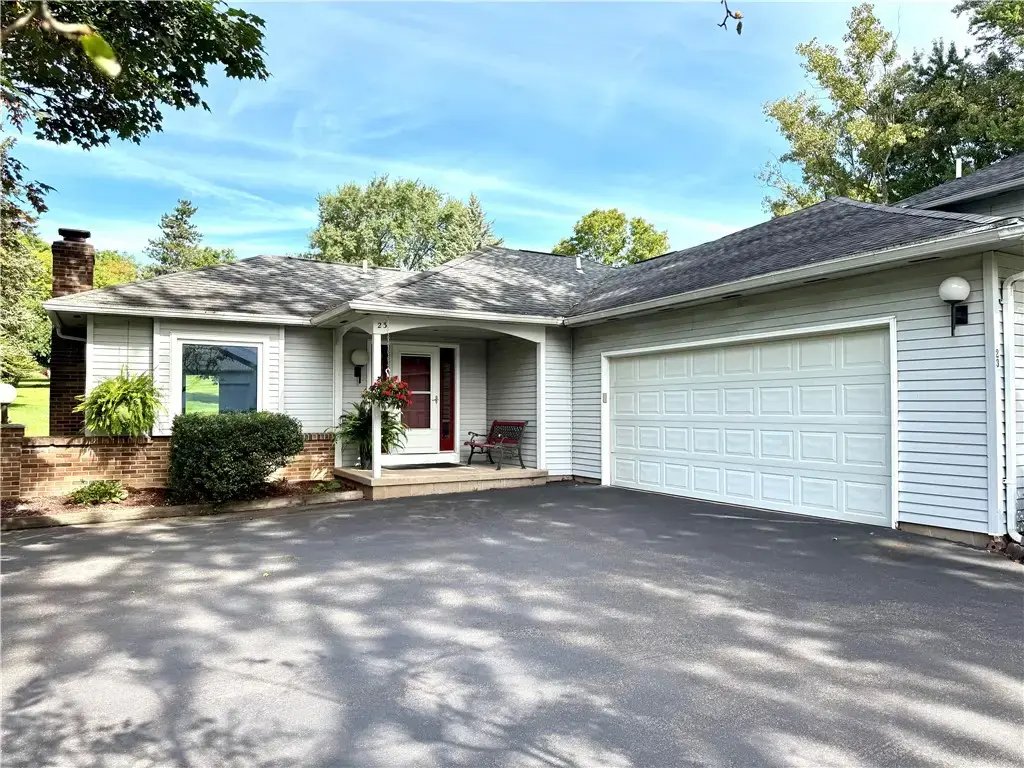 23 Brandywine Lane, Perinton