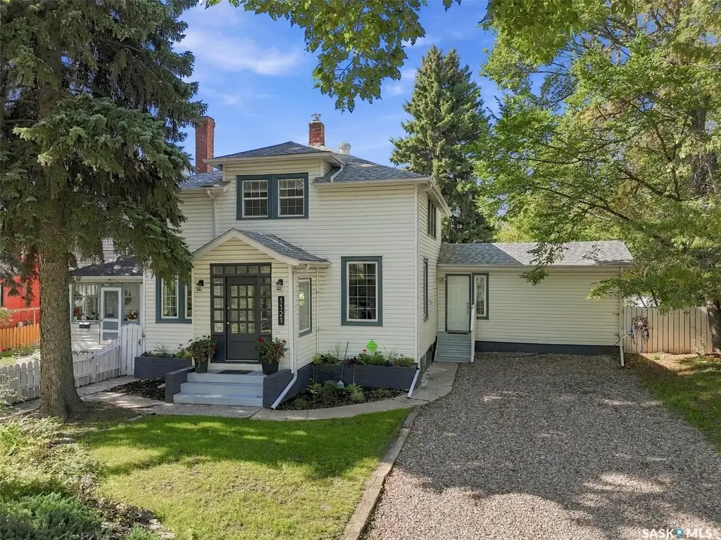 1121 B Avenue N, Saskatoon