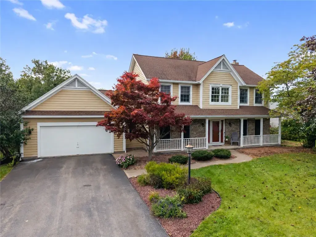 997 Hickory Hollow, Webster