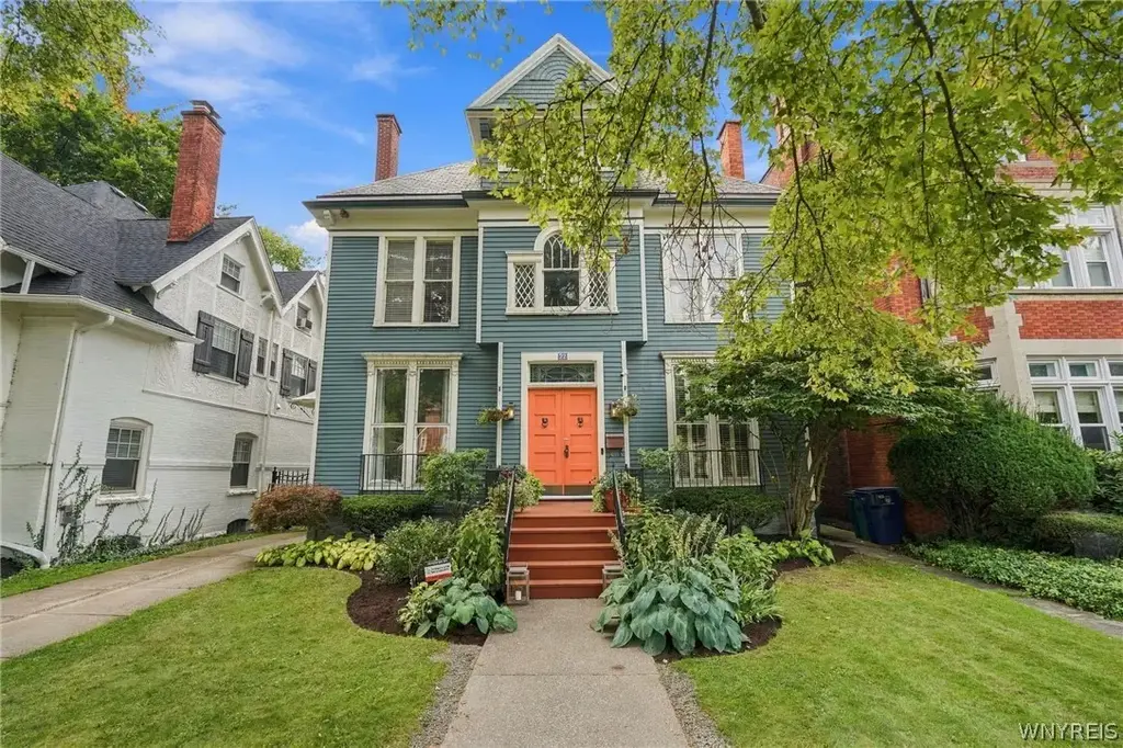 22 Oakland Place, Buffalo
