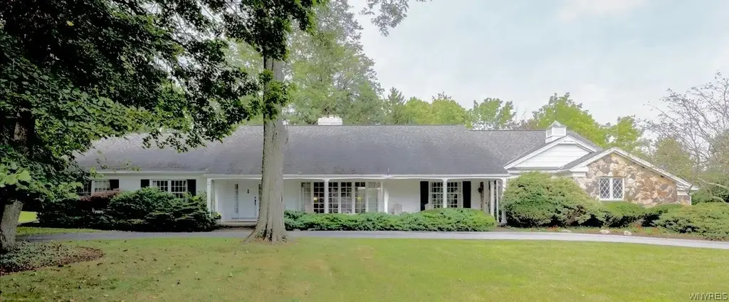 339 Stonehenge Dr, Orchard Park