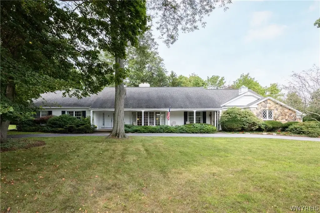 339 Stonehenge Dr, Orchard Park