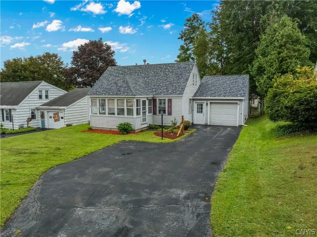 890 Cayuga Street, Fulton