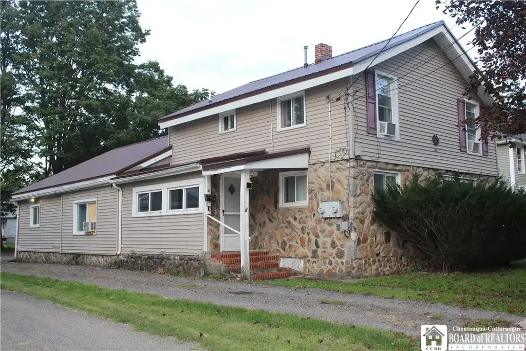 66 Eagle Street, Pomfret
