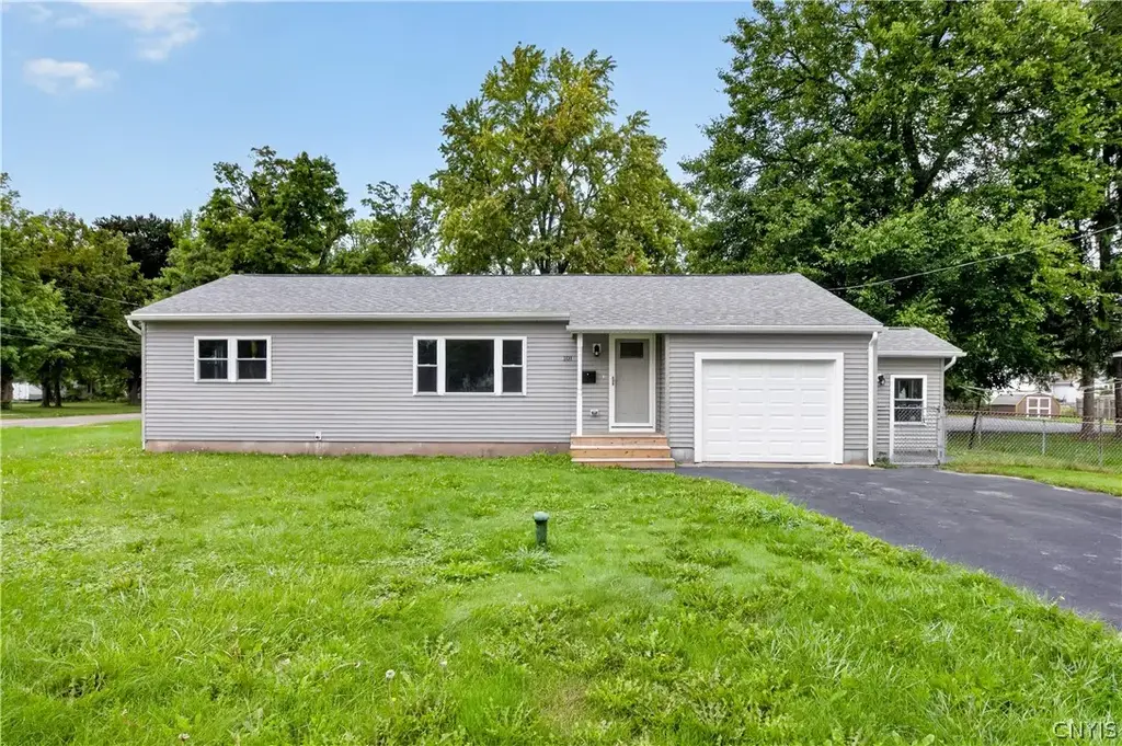 101 E Oakley Drive, Syracuse