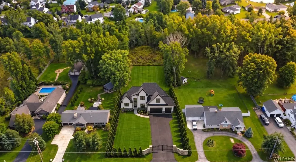 845 Casey Road, Amherst