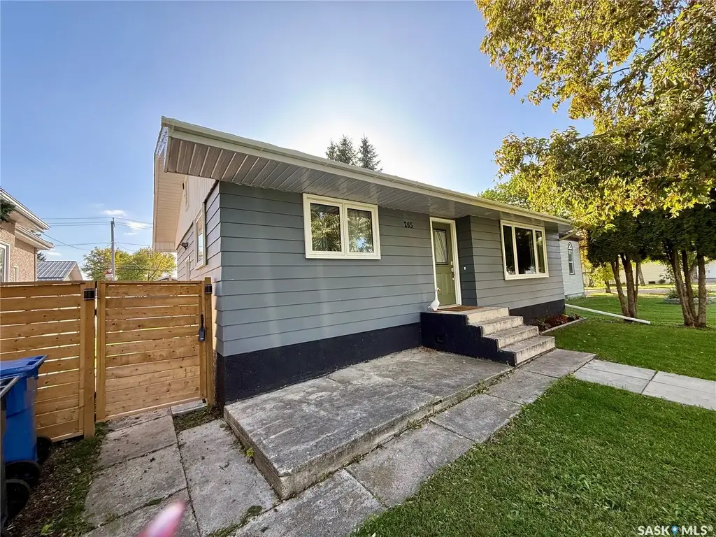 265 5th Avenue W, Melville