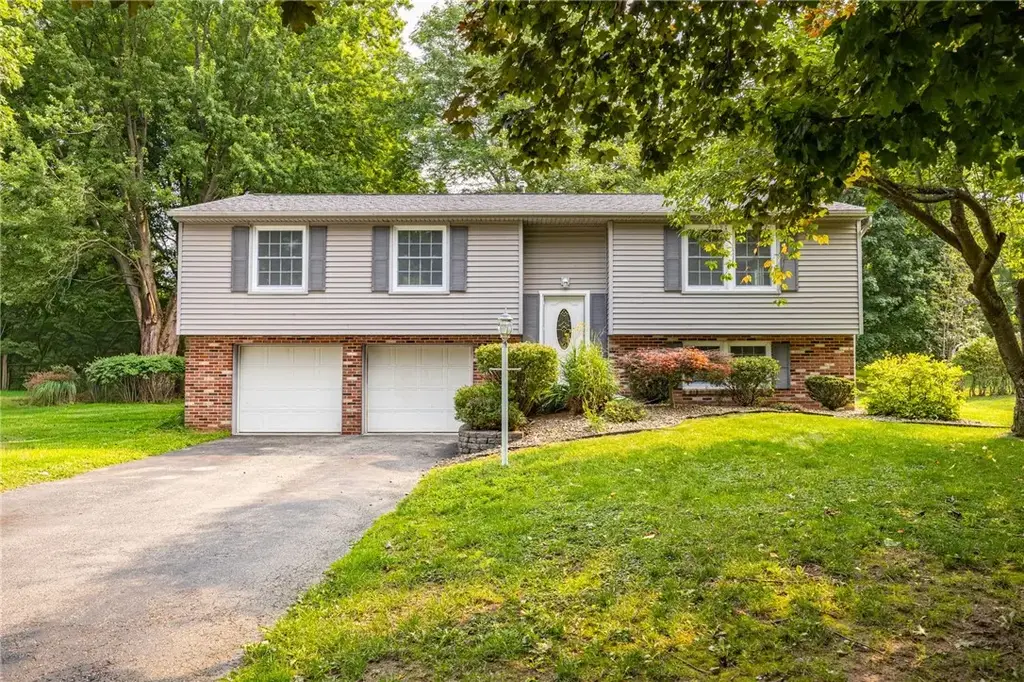 24 Carriage Court, Pittsford