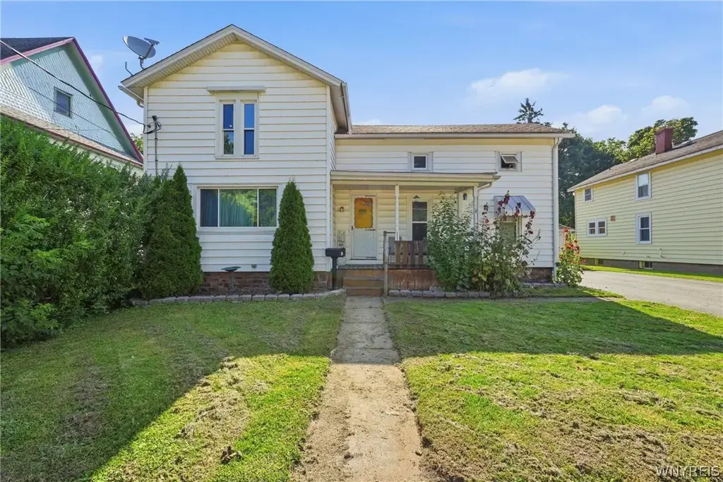 4 Robertson Street, Royalton