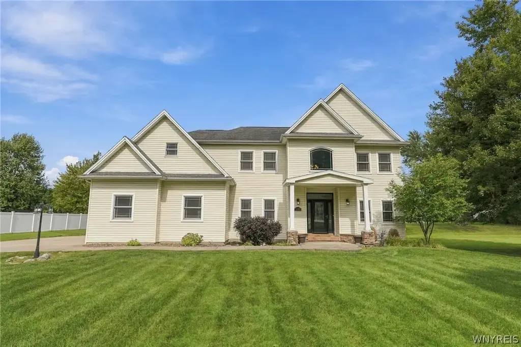 7526 Milestrip Road, Orchard Park