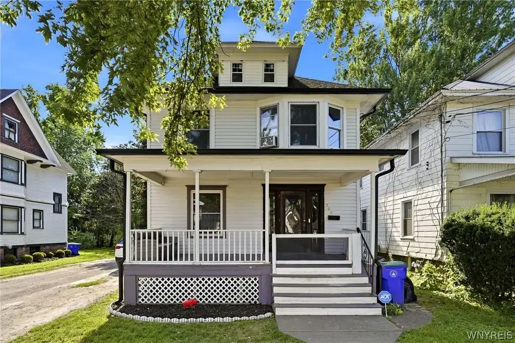 706 West Avenue, Shelby