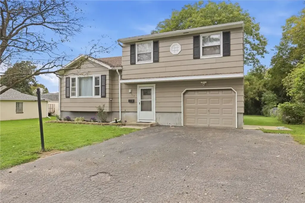 113 Ardella Street, Gates