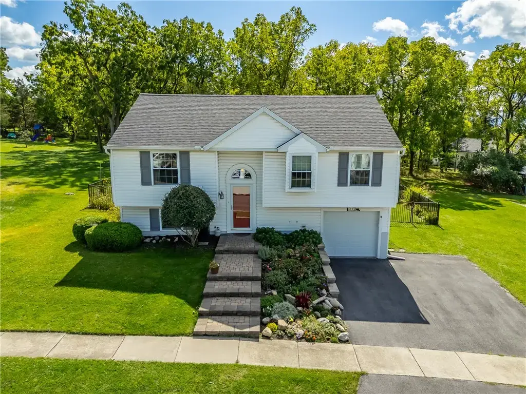 5733 Lake Hill Drive, Romulus