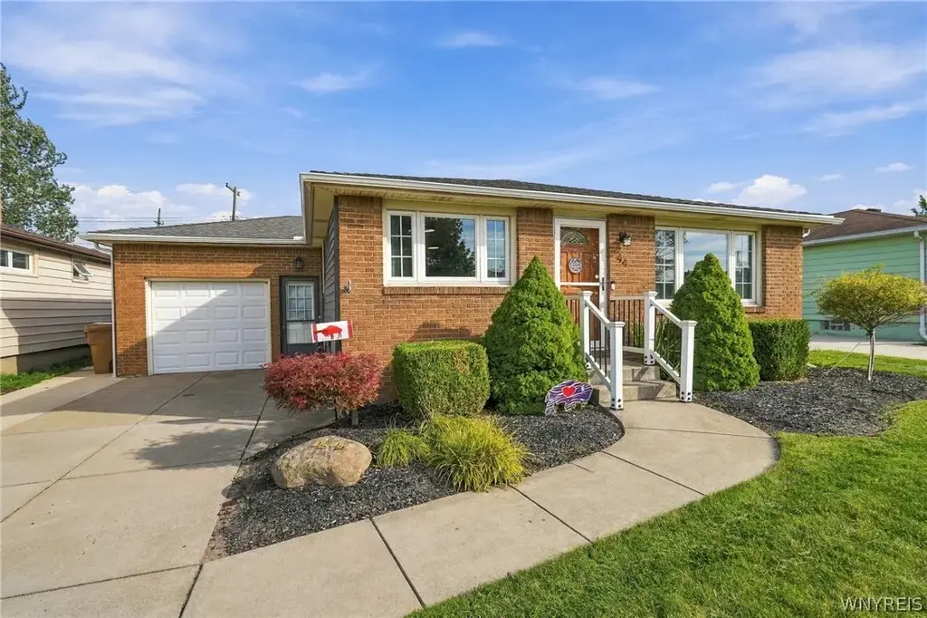 44 Poinciana Parkway, Cheektowaga