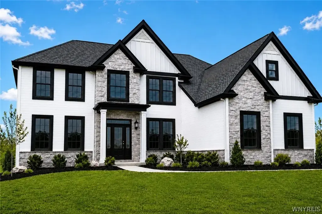6 Hampton Court, Orchard Park