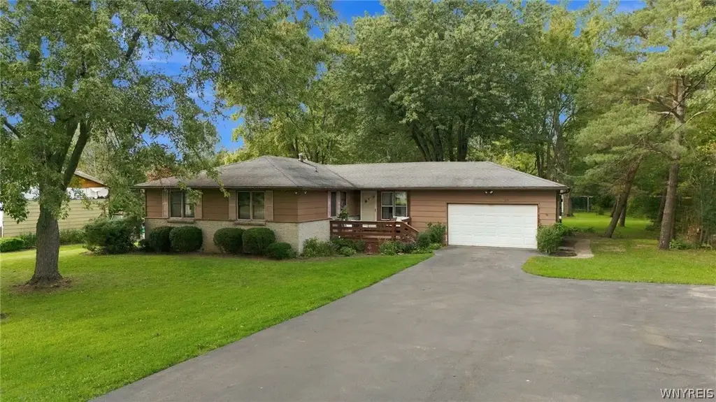 11794 Clinton Street, Marilla