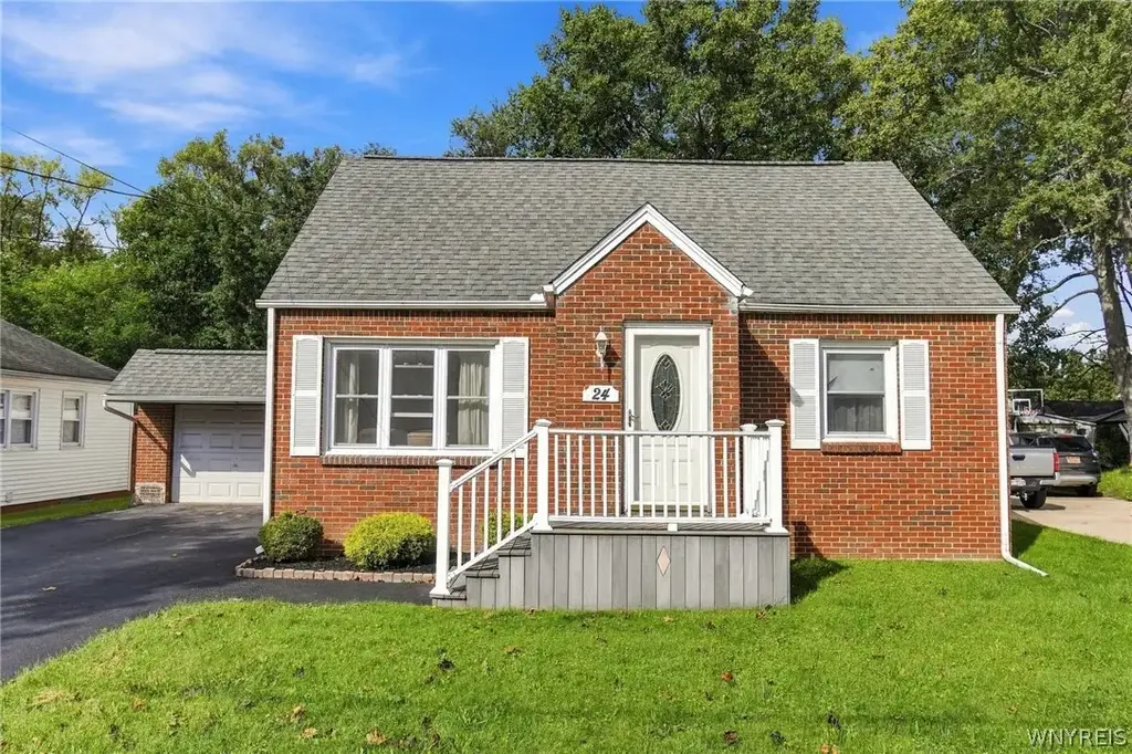 24 Greymont Avenue, West Seneca