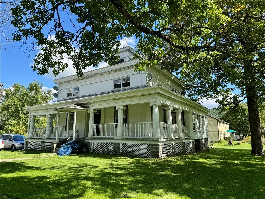 94 Main Street, Laurens