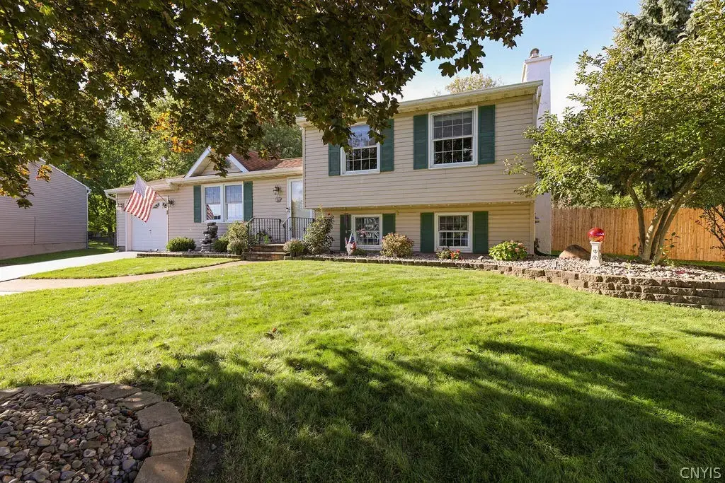 8469 Partridge Way, Clay