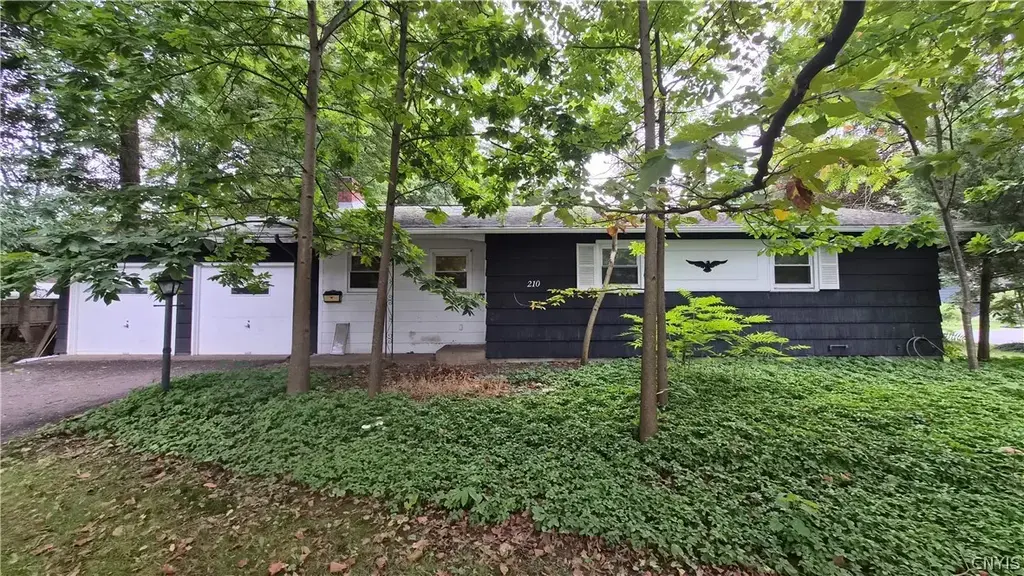210 Windwood Road, Clay