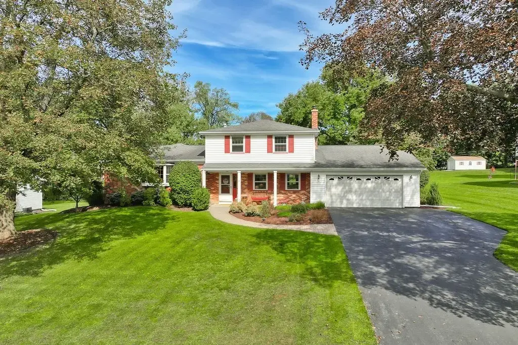 26 Bunker Hill Dr Drive, Penfield