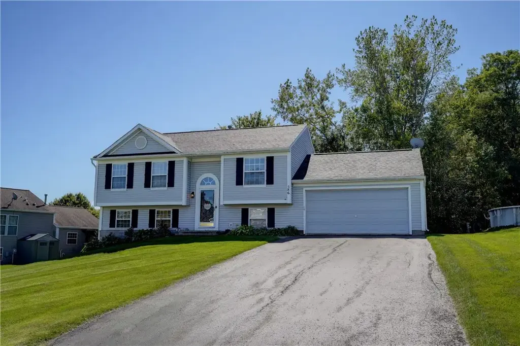586 Crows Nest Ln, Walworth