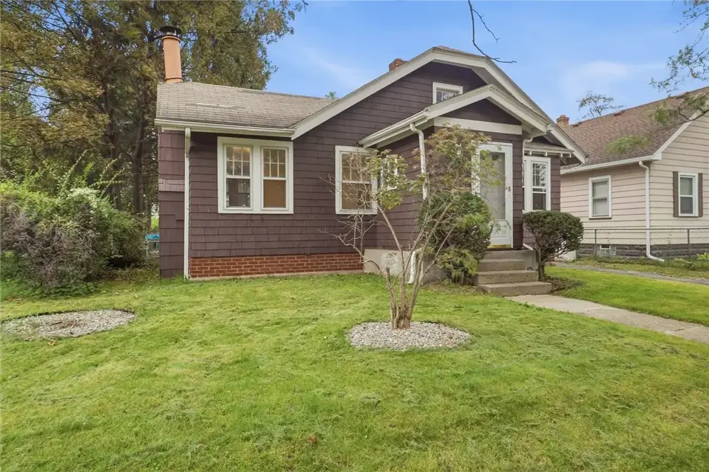 10 Lakewood Drive, Greece